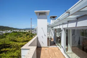 Duplex penthouse in Jurerê Internacional - Image 4