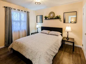 *Spacious & comfy 3/2 duplex, pets allowed (fee) - Image 2
