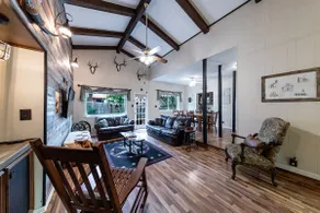 Rustic Retreat-pet friendly home in great location - Image 2