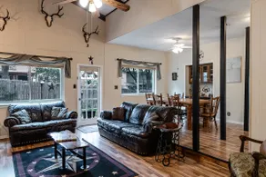 Rustic Retreat-pet friendly home in great location - Image 4