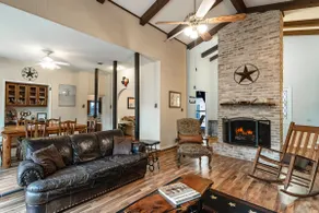 Rustic Retreat-pet friendly home in great location - Image 3