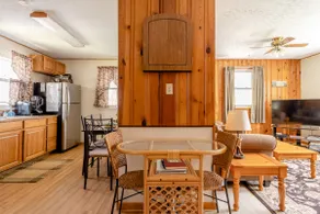 Cozy cottage with lake view, centrally located - Image 3