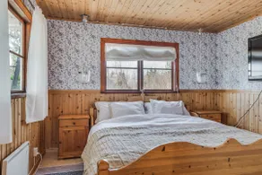 Cozy guesthouse with a canoe and sea view - Image 4