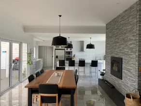 D - Luxe Accommodation - Image 2