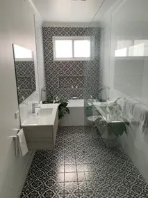 D - Luxe Accommodation - Image 4