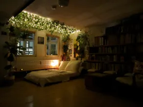 Studio-apartment in historic building (1620) - Image 3