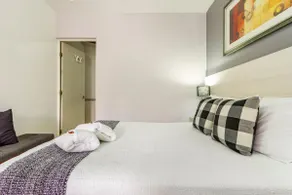 C - Centrally-located Private Loft - Alegría Housing - Image 4