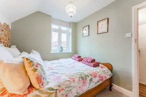 The Doll's House, traditional cosy cottage - Image 4
