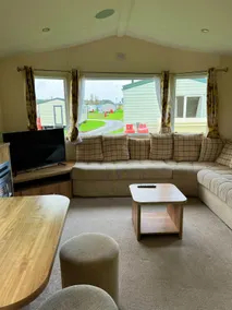Stunning, contemporary 3-bedroom caravan - Image 3