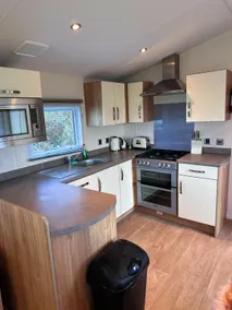 Stunning, contemporary 3-bedroom caravan - Image 5
