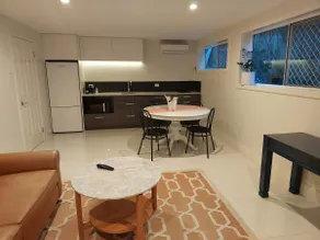 Bardon Retreat-luxury bed & bath - Image 3