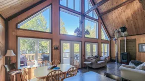 Spacious waterfront chalet – navigable lake - Image 2