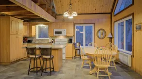 Spacious waterfront chalet – navigable lake - Image 3