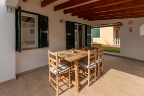 Apartment with a pool and beach - Image 4