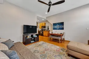 Bold Ukrainian Village 2 Bedroom w/Garage Parking - Image 4