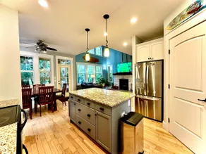 Hummingbird Creek Retreat - Image 5