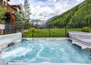 Superbe condo au centre-ville situé à Ski-In-Ski-Out avec bain à remous - Image 3