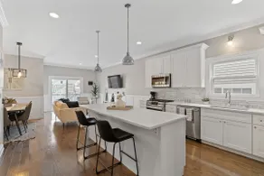 Elegante casa de 6 habitaciones en Trendy Logan Square. (Superhosts) - Image 2