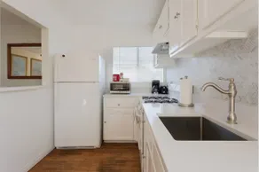Long Beach apartment house near beach + downtown - Image 2