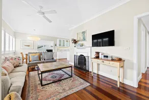 Maisie's River House - Image 2