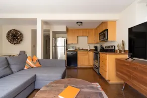2BR/1BA - Buckman District - Steps to Bars - Image 3