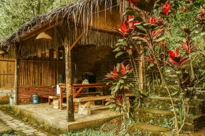 Buda's Homestay Lemukih - Mountain View Bungalow - Image 3
