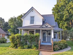 Downtown Baraboo Blu-Mae Marie Folk House - Image 2