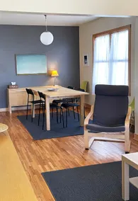 Modern home retreat in the city - Image 2