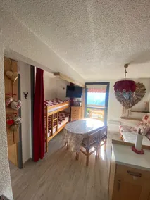 SAMOENS APARTMENT RENTAL 1600 FEET FROM THE SLOPES. - Image 2