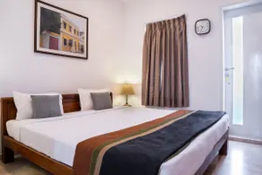 JOY - room with private terrace in French Town - Image 2