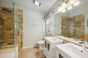 Updated Luxury Family Safe Home with Gated Pool! - Image 4