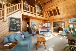 Beautiful Log Cabin on The Bay - Image 2