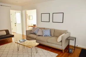 Modern Coastal 2B1B • Remodeled • Walk to Pier • Backyard • Free Parking - Image 5