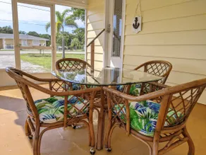 The ”Turtle Cottage” - a charming beachy retreat. - Image 3
