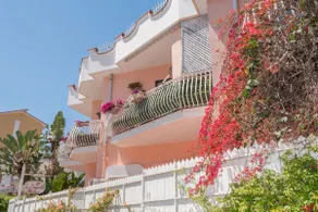 Minucciola Apartment with garden private parking swimming pool - Image 3