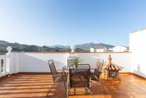 Country house with a private pool - Image 4