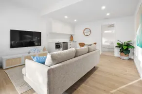 Deluxe Noosa home w pool walk to River and beach - Image 3
