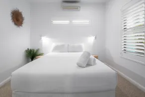 Deluxe Noosa home w pool walk to River and beach - Image 5