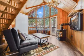 Cozy Cabin With Views of Majestic Mt. Adams - Image 4
