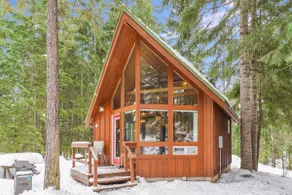 Cozy Cabin With Views of Majestic Mt. Adams - Image 2