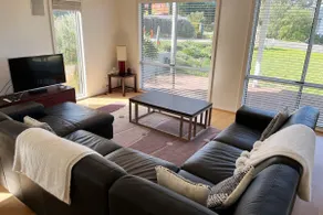 Kangaroo Pause Holiday home at Clayton Bay - Image 5