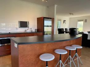Kangaroo Pause Holiday home at Clayton Bay - Image 3