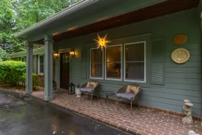 Azalea House (Country setting close to town) - Image 2
