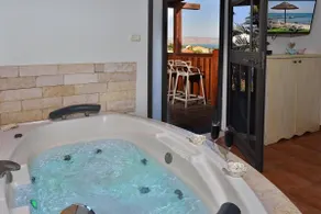 Double suite with Jacuzzi and balcony - near the Sea of Galilee! - Image 4