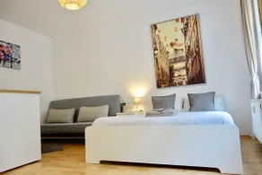 Cozy & quiet apartment in the trendy Neustadt district - Image 3