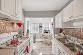 Comfy & Charming Home Near Downtown~King/Queen bed - Image 2