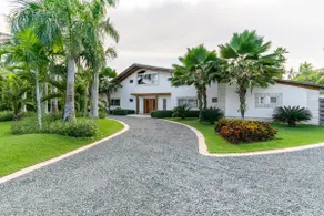 6 BR - FULL AC- CHEF & FULL STAFF- 3 GOLF CARTS - STEPS TO BEACH - Image 5