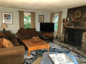 Okemo-Ludlow, fireplace, hottub, sleeps 14 - Image 4