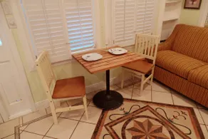 Cozy, charming secluded 1 bedroom close to beach - Image 4