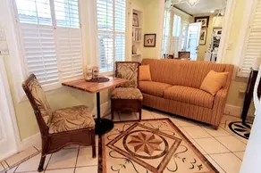 Cozy, charming secluded 1 bedroom close to beach - Image 3